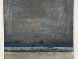 une image représentant un tableau accroché à un mur blanc, sur fond noir et blanc