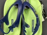 a pair of flip flops that are blue and green