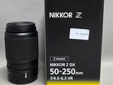 Objectif Nikkor DX 50 - 250 mm f/4,5 - 5,6 VR avec son étui