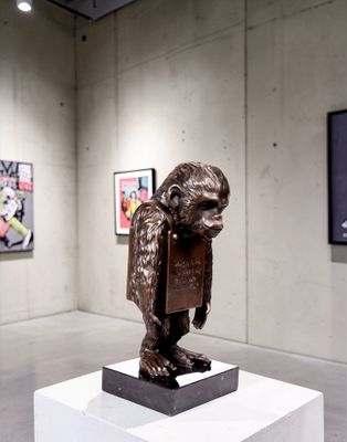 BANKSY (1973/…) d’après. D’après le célèbre visuel « Laugh n… - Photo 1