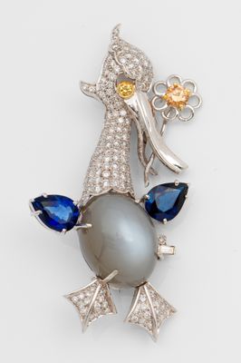 Charmante Mondstein-Brosche "Pelikan" Weißgold, gest. 750. C…