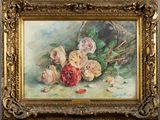 un tableau représentant des roses, dans un cadre doré, posé sur une table