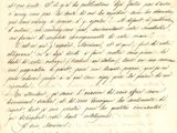 une lettre écrite à l'encre noire sur du papier blanc