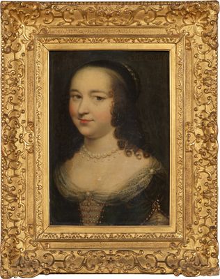 un tableau représentant une femme en robe noire, dans un cadre doré