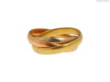 une image d'une bague en or sur fond blanc