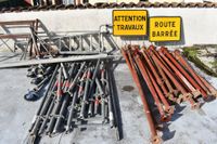 Lot : 2 panneaux de signalisation, 20 étais, échafaudage sur… (photo 2)