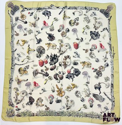 un gros plan sur un foulard carré orné de nombreux chats