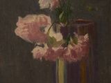 une peinture de fleurs roses dans un vase sur une table