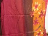 coussin en patchwork violet et orange orné de fleurs