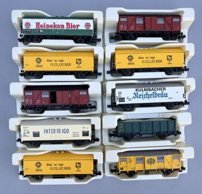 six train cars that are lined up in a row