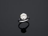 une bague en diamant à une seule pierre, par van cleef