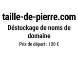 une photo en noir et blanc d'un panneau sur lequel on peut lire « taille-de-pierre com »