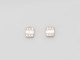 une paire de boucles d'oreilles en diamant et or blanc