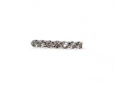 une image d'une bague en diamant sur fond blanc