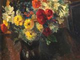 peinture représentant un vase de fleurs posé sur une table devant un miroir