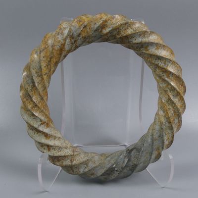 Arts d’Asie. Chine. Grand bracelet cérémoniel torsadé. - Photo 1