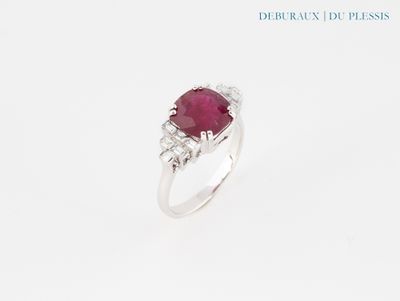 a close up of a ring with a ruby stone on it