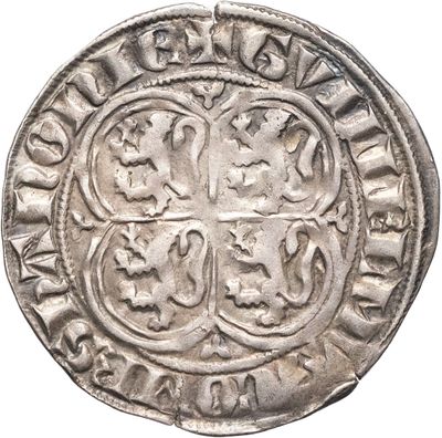une vieille pièce d'argent ornée d'une croix