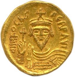 une pièce d'or à l'effigie d'un homme coiffé d'une couronne