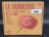 une boîte sur laquelle figure l'image d'une casserole et d'une cuillère