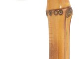 deux objets de couleur laiton placés l'un à côté de l'autre