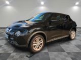 Le SUV Nissan Juke noir est garé dans le garage.