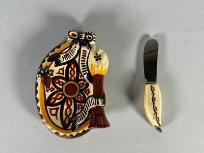 HB QUIMPER. Beurrier (L : 13 cm) formant une cornemuse en faïence émai - Photo 1