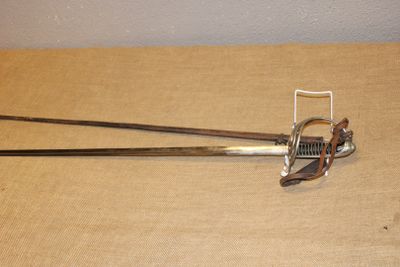 Sabre d officier d infanterie avec sa dragonne, Fourreau oxy…