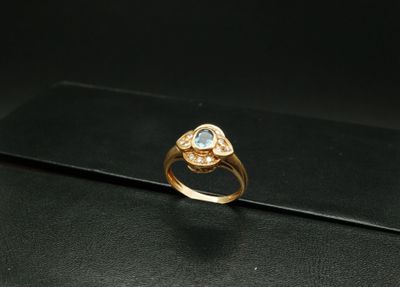Bague en or jaune 750°/°°, poinçon tête d'aigle, ornée d'un …