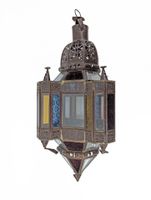 Lanterne en métal et verre à décor repercé