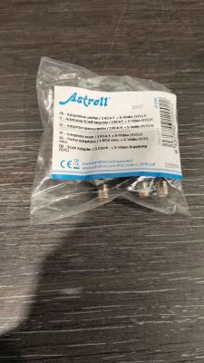 un sachet d'Astrelli posé sur une table à côté d'une paire de ciseaux