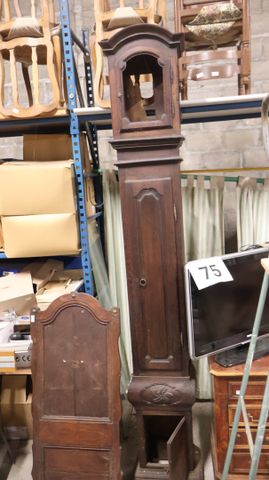 Support de fontaine en bois (130 cm) et caisse de pendule de parq...