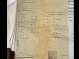 une photo d'un document sur lequel figure la photo d'une personne