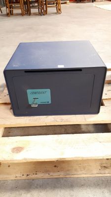 PETIT COFFRE-FORT ouvrant à une porte à ouverture par clé - Photo 1