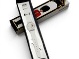une boîte avec une montre à l'intérieur et une boîte avec une montre à l'intérieur