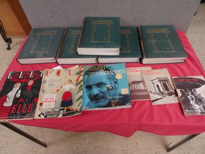 un lot de livres divers