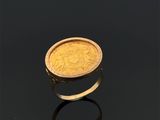 l'image d'un anneau d'or avec une pièce de monnaie au milieu