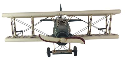 une maquette d'avion en plein vol