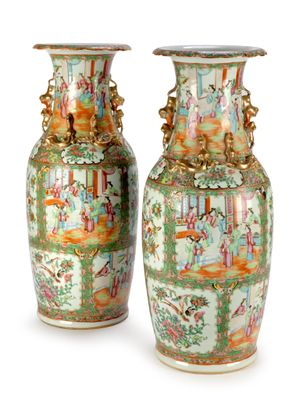 paire de vases chinois sur fond blanc, avec un fond blanc