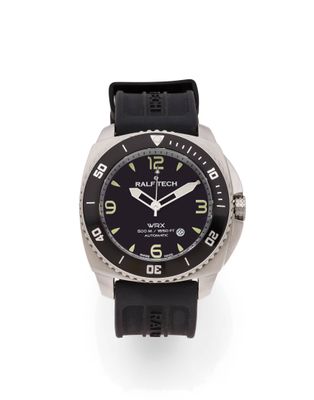 une photo d'une montre-bracelet avec un cadran noir et un bracelet en caoutchouc noir