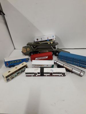 Lot de camions et citernes