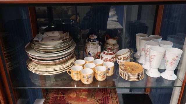 Lot de porcelaine asiatique moderne, mazagran en porcelaine de Li...