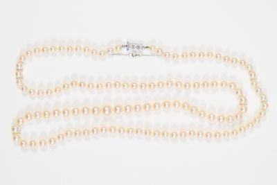 Collier de perles de culture Fermoir en or gris 18 K (750‰) …