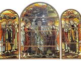 trois vitraux représentant le crucifix de Jésus et d'autres personnages