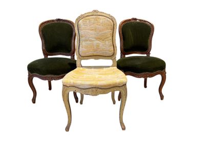 Un lot comprenant : - Une chaise en hêtre laqué blanc à doss…