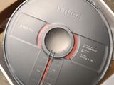 une boîte contenant un CD qui se trouve dans la boîte