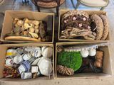 quatre boîtes contenant différents types d'aliments
