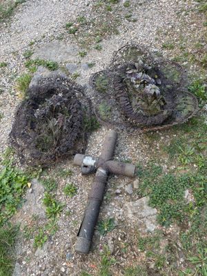 two pipes that are laying on the ground next to each other