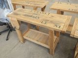 quatre tables en bois fabriquées à partir de palettes