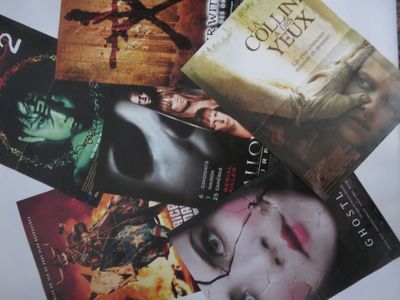 beaucoup de livres empilés les uns sur les autres